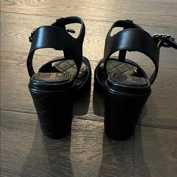 CHANEL Black Heels with Gold Accents - Picture 3 of 7